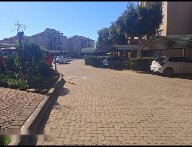 2 BEDROOM TOWNHOUSE FOR SALE IN CASTLEVIEW